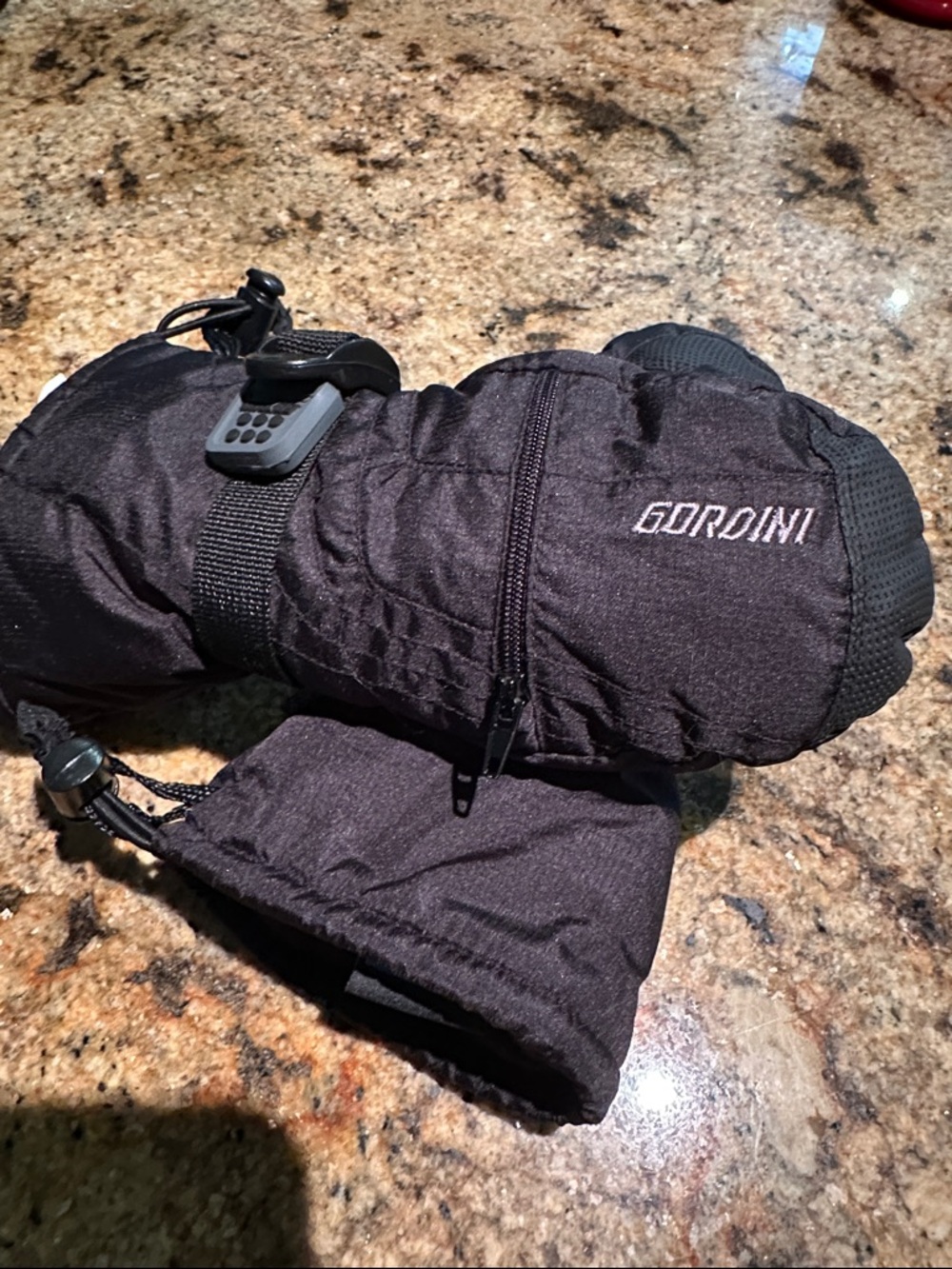 Gordini toddler "Easy On" mittens, medium, black